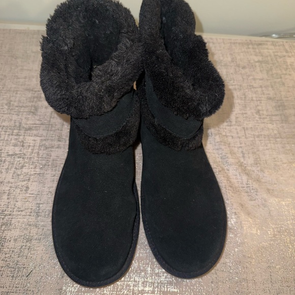 Koolaburra Black Faux-Shearling Slip-On Ankle Booties - Picture 12 of 14